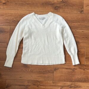 Cozy Off White V-Neck Sweater with Long Sleeves